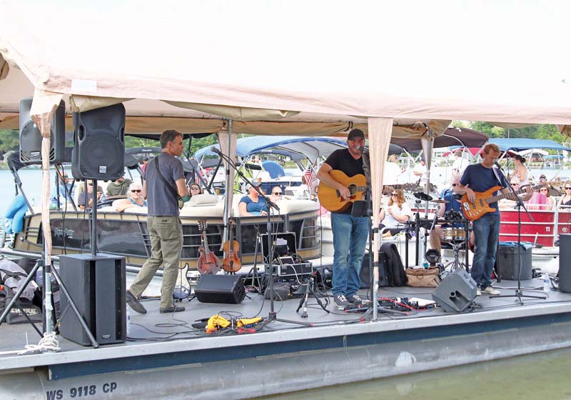 The Mark Croft Band was entertaining guests on the floating stage at Clear Water Harbor.