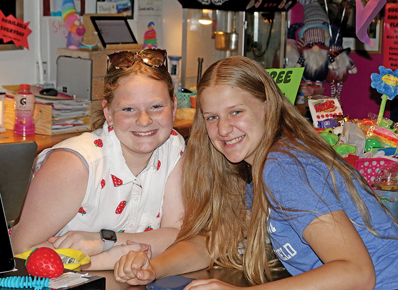 Jorin Schulz and Nora Niemuth were all smiles while having fun at Shindig.